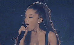 Resultado de imagen para gif ariana grande 2017
