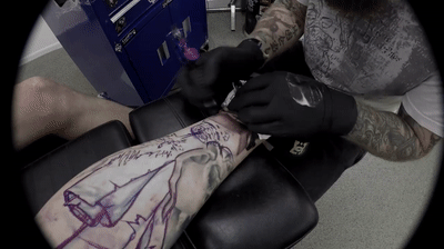 Como hacerte un tatuaje en reversa, así me lo imagino.
