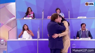 Silvio Santos quase beija Helen Ganzarolli