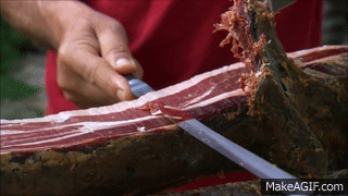 Slicing spanish Acorn Ham (Cortando Jamón Ibérico)
