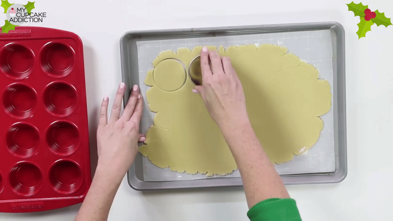 Making a cookie cutter : r/gifs