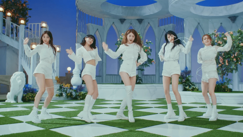 LE SSERAFIM (르세라핌) 'FEARLESS -Japanese ver.-' OFFICIAL M/V on Make a GIF