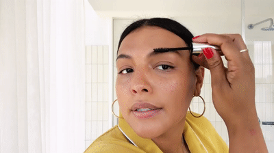 model-paloma-elsesser-s-guide-to-glowing-skin-vogue-on-make-a-gif