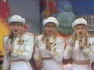 Paquitas - É tão bom - 1990 (Juliana caindo do palco) on Make a GIF