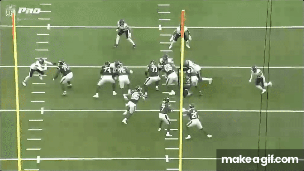 Breece Hall spins for 8 yards