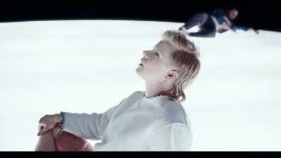 Robyn-fall-back gif on Make a GIF