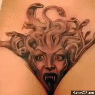 Muschi der tatoo an Klitorisvorhautpiercing