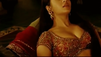 Aishwarya rai Zoom navel and cleavage show on Make a GIF.