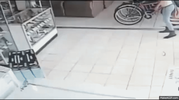 lady steals tv under dress Woman Steals Flat screen TV, Hides It Under Her Skirt & Walks Away!