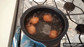 Como hacer Huevos Duros Perfectos - Comida en Facil on Make a GIF