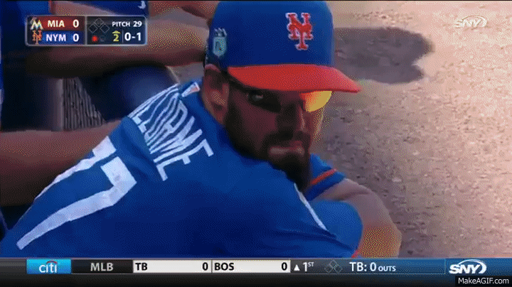 Mets player catches bat flying towards dugout 