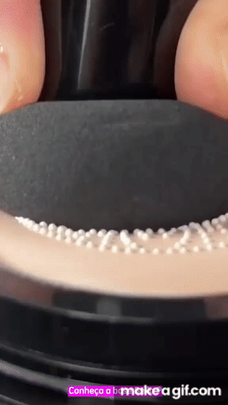 Base Moisture Cushion CC Cream À Prova D'água on Make a GIF