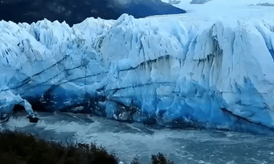 Momento De Hielo Del Glaciar Perito Moreno Ruptura Argentina 9 De Marzo De El Ano 16 On Make A Gif