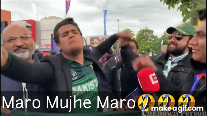 Maro Mujhe Maro funny video 🤣🤣🤣 || Pakistani funny videos || Unknown  Person on Make a GIF
