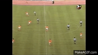 NETHERLANDS OF 1974 HUNTING FOR THE BALL The Hard Pressing Of Total NETHERLANDS OF 1974 HUNTING FOR THE BALL The Hard Pressing Of Total