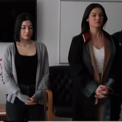 Жаяу жүргендегі кеуделер GIF