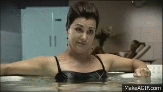 Woman 2 farts in pool!!
