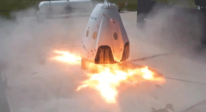 SpaceX Dragon Kapsülü: Modern Uzay Uçuş Mühendisliğinin Ön Planını Nasıl Temsil Ediyor?
