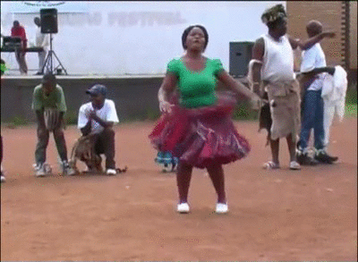 Где негры танцуют. Негр танцует. Африканцы танцуют. Прикольные африканские танцы. Смешные танцы негров.