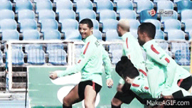 Cristiano Ronaldo rebola em treino de Portugal on Make a GIF