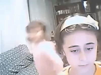 Ablasına tokat adan psikopat kardeş on Make a GIF