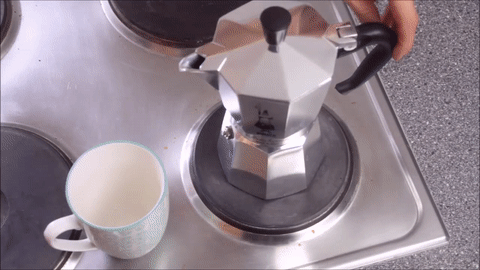 Kaffe Espresso kochen mit dem Bialetti Espressokocher & Bialetti reinigen  on Make a GIF