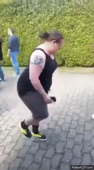 Dicke Frau tanzt besoffen on Make a GIF