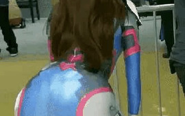 Cosplay twerk. Дива косплей тверк. Овервотч косплей тверк. D va 18 порвался костюм. D'va порвался костюм.