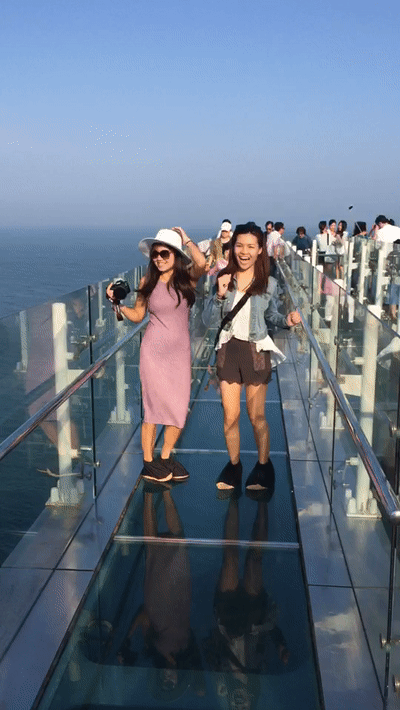 Пляж хэундэ в корее. Seomyeon busan. Девушки пусана. Lim sol ah. Сеул люди на улицах.