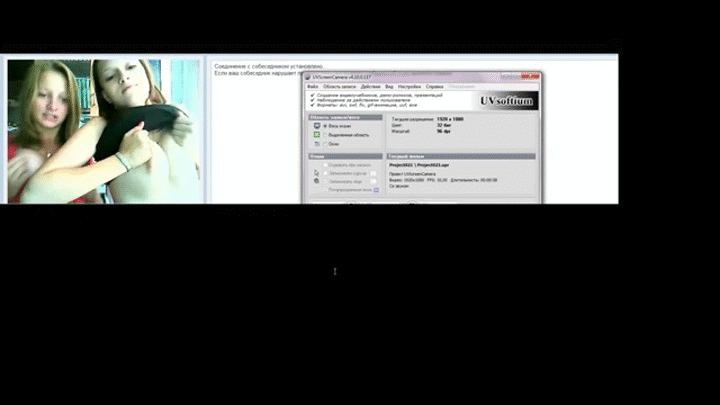 Милашка показала свои сиськи на веб камеру в чате