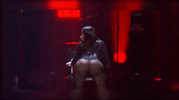 Nicki Minaj Nude Ass On The Stage In New Performance.