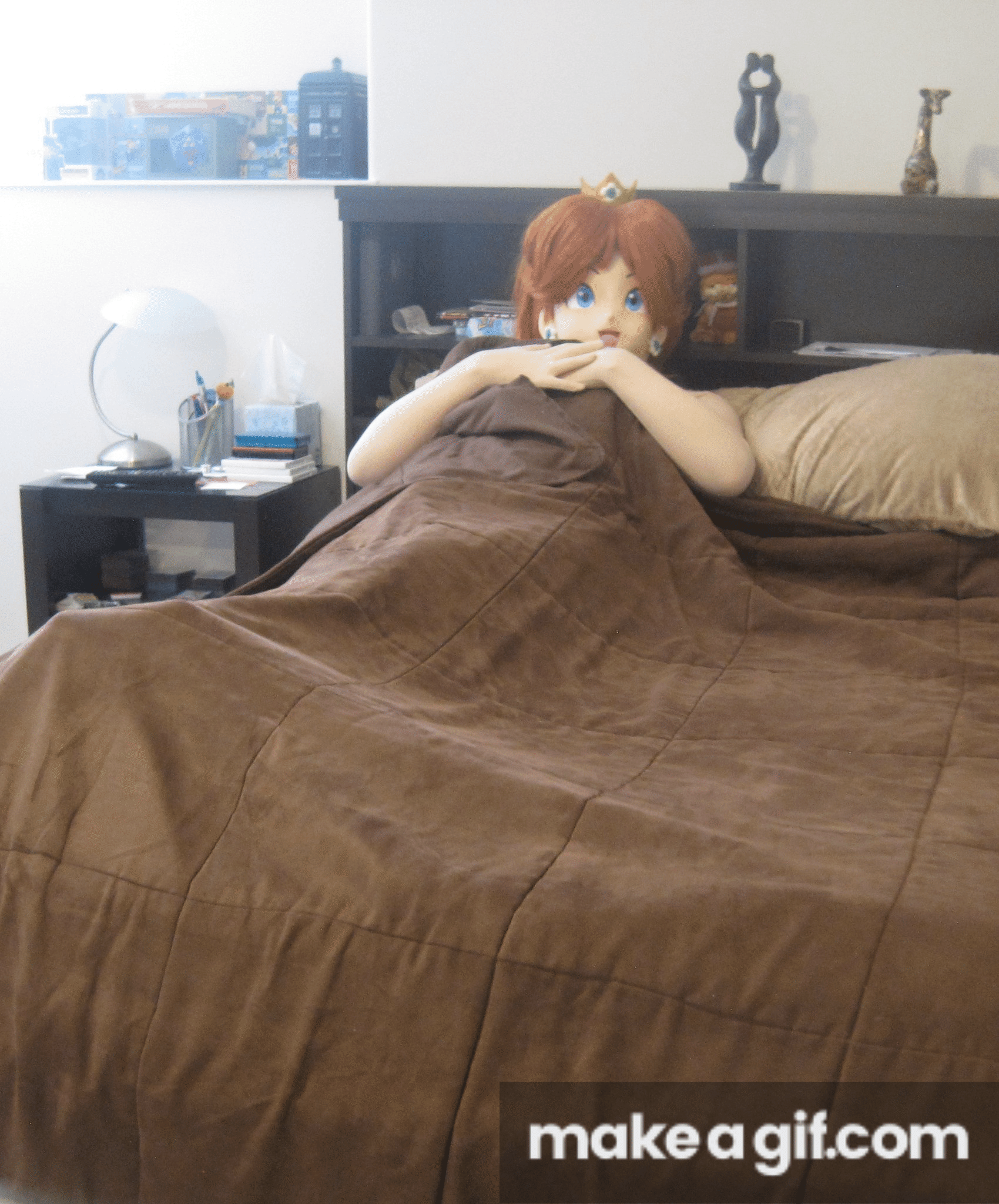 Princess Daisy Relaxing on Make a GIF