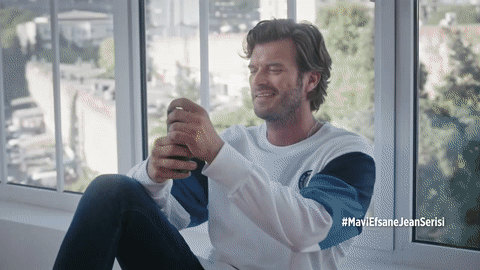 Силикон төсі бар қыз Аналар келе жатыр